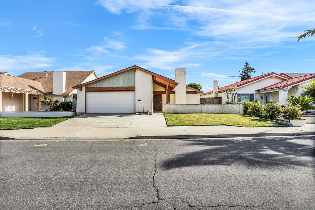 11640 Cozumel St in Cypress, CA - Building Photo