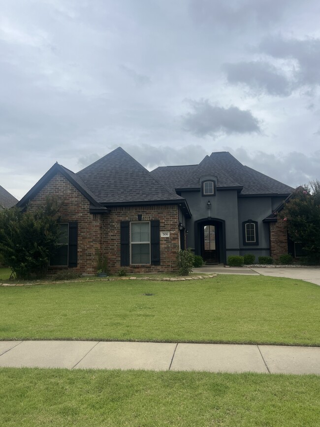 property at 306 Camelback Dr