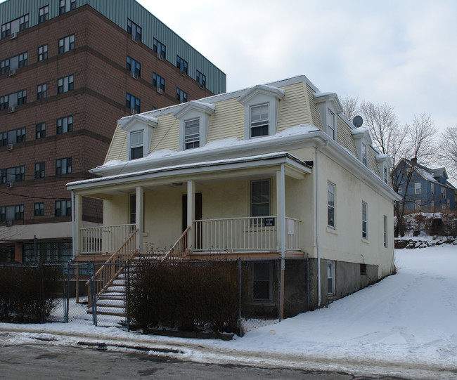 100 Spruce St in Stamford, CT - Foto de edificio - Building Photo