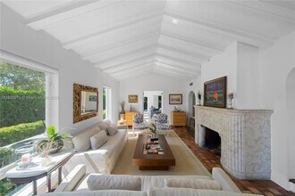 1281 S Venetian Way in Miami Beach, FL - Building Photo - Building Photo