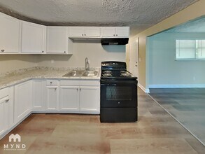809 Brian Ln in Forest Park, GA - Foto de edificio - Building Photo
