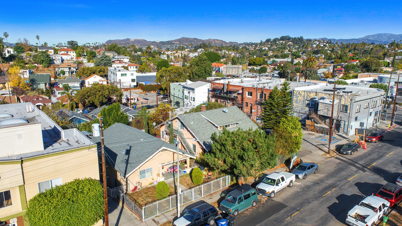 1033 N Coronado St in Los Angeles, CA - Building Photo