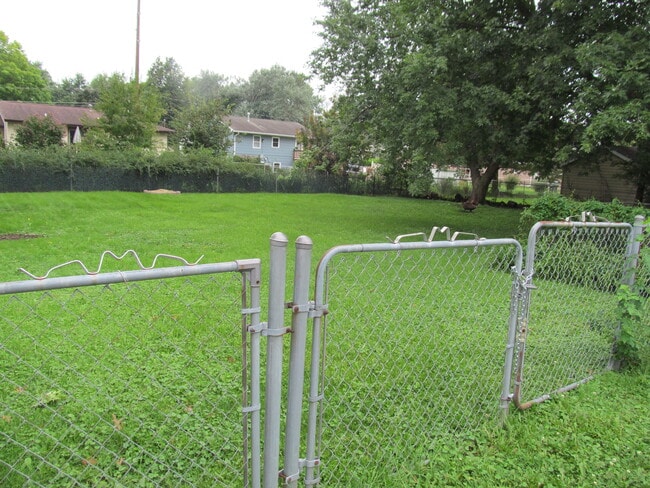 property at 1041 34th St NE