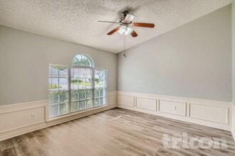 9610 Fox Hearst Rd in Tampa, FL - Foto de edificio - Building Photo