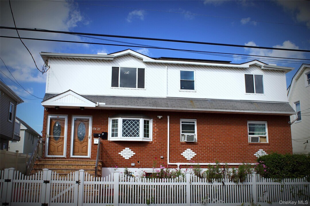 174-27 126th Ave in Queens, NY - Foto de edificio