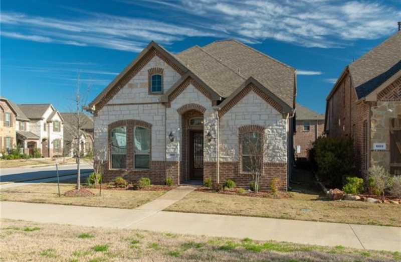 1001 Tuscany Trail in Euless, TX - Foto de edificio