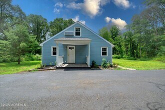 88 Dutch Lane Rd in Marlboro, NJ - Building Photo - Building Photo