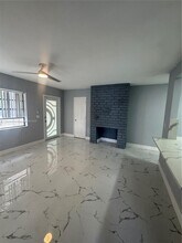 1171 NE 161st Ter in North Miami Beach, FL - Foto de edificio - Building Photo