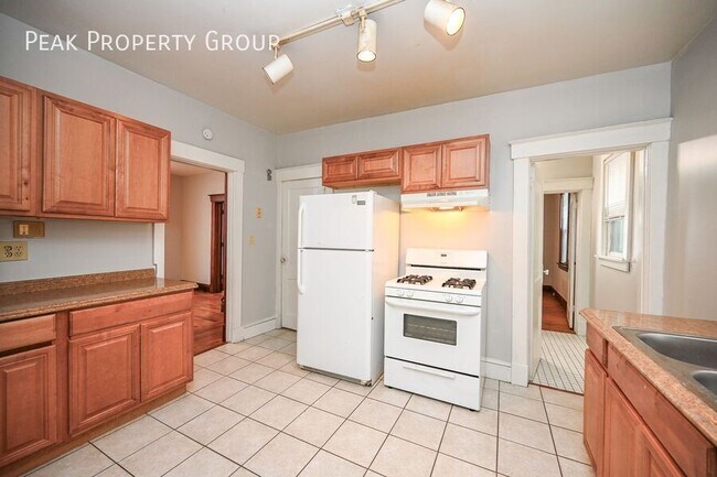 409 Ada St-Unit -'25/'26 Lease Term- 409 Ada St in Cincinnati, OH - Building Photo - Building Photo