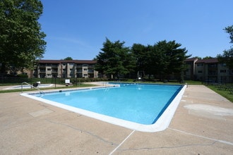 Gatewater Apartments in Glen Burnie, MD - Foto de edificio - Building Photo