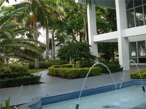 484 NW 165th St-Unit -A415 in Miami, FL - Building Photo - Building Photo