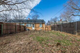 2042 S Pinecrest St in Wichita, KS - Building Photo - Building Photo