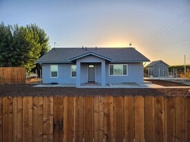 17507 S Highland Ave in Selma, CA - Building Photo