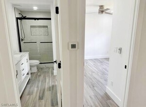 6478 Royal Woods Dr in Ft. Myers, FL - Building Photo - Building Photo