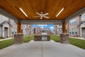 Parkwood Oaks in Bedford, TX - Foto de edificio - Building Photo