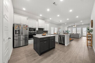 204 Blf Crk Ln in Andice, TX - Building Photo - Building Photo