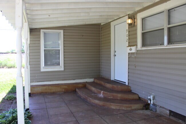 902 NW 99th St in Oklahoma City, OK - Building Photo - Building Photo