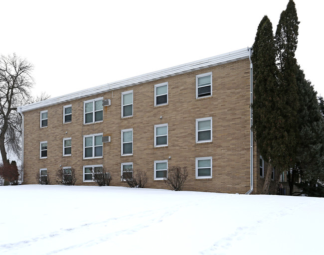 Roseville Terrace in Roseville, MN - Building Photo - Building Photo