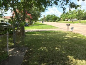 116 N Avenue D in Freeport, TX - Building Photo - Building Photo