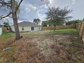 12325 Shafton Rd in Spring Hill, FL - Building Photo - Building Photo