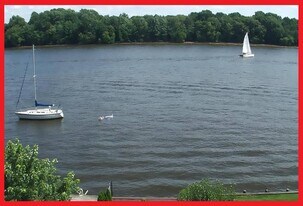 502 Radcliffe St, Unit 2 in Bristol, PA - Building Photo