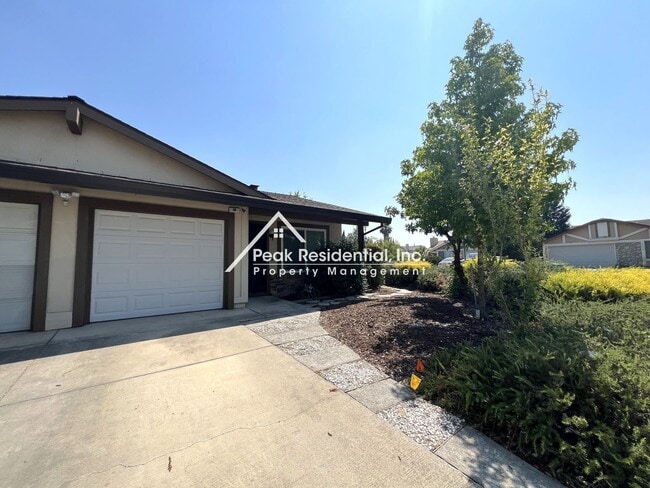 89 Del Vista Cir in Sacramento, CA - Building Photo - Building Photo