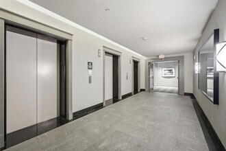 100 S Eola Dr, Unit 712 in Orlando, FL - Building Photo - Building Photo