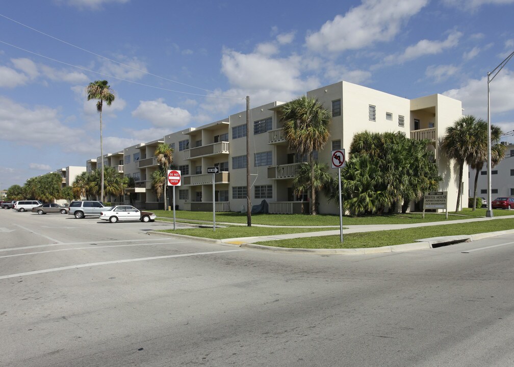 Bristol House Apartments in North Miami Beach, FL - Building Photo