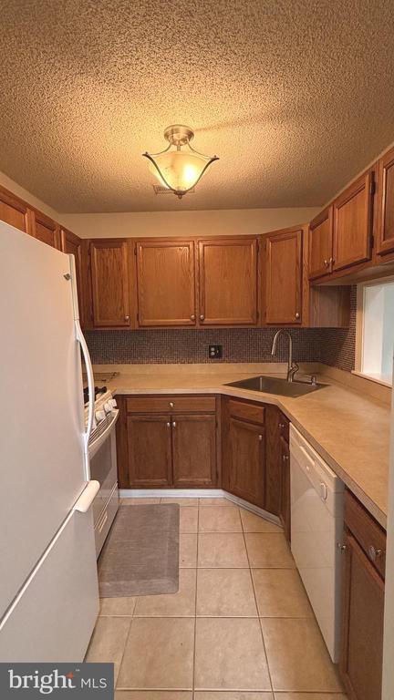 property at 4920B Dunbarton Rd
