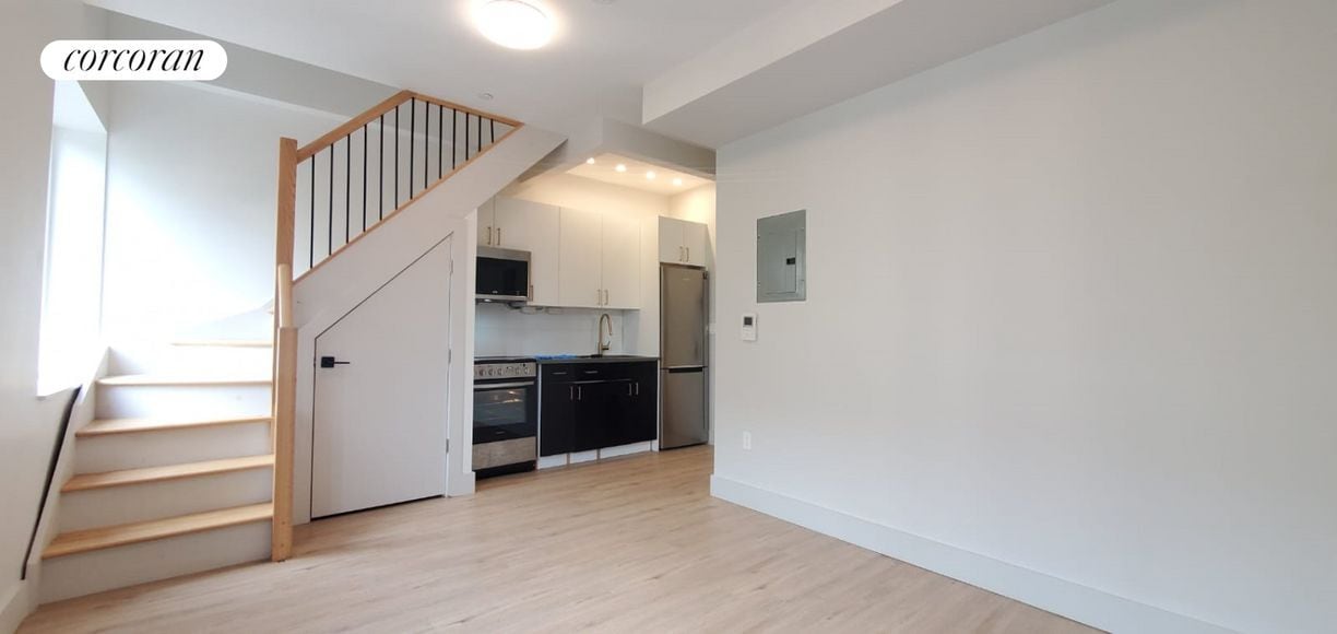 22 E 212th St in Bronx, NY - Building Photo