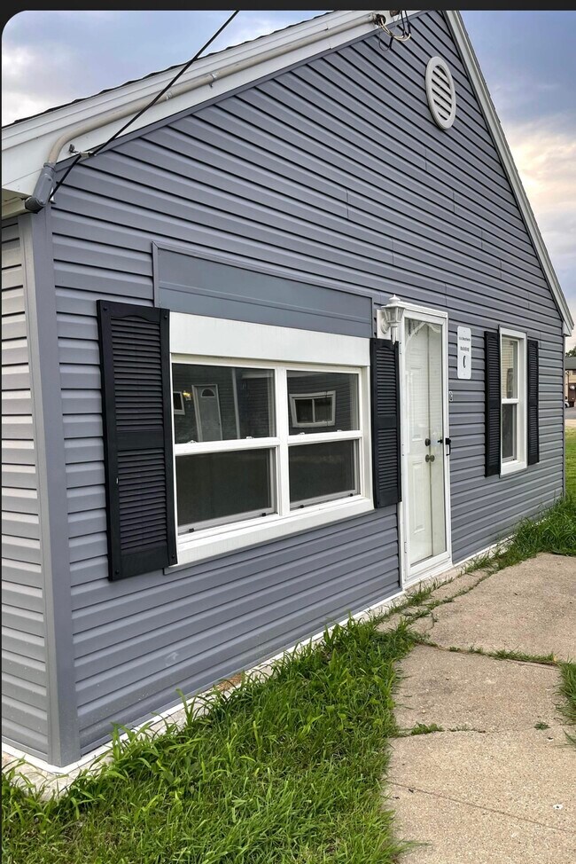 114 Dearborn St Rentals in Beloit, WI