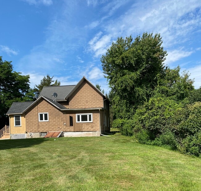 402 Bowerman Rd in Scottsville, NY - Building Photo - Building Photo