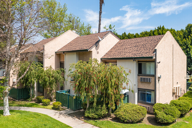 Watts Arms II Apartments in Los Angeles, CA - Building Photo - Building Photo