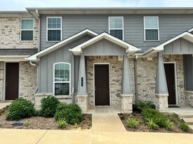 Aria Village in Whitehouse, TX - Building Photo