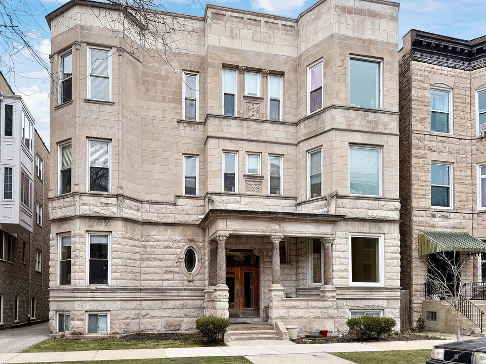 626 W Buckingham Pl in Chicago, IL - Building Photo