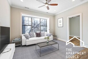 1946 W Nelson St, Unit 2E in Chicago, IL - Building Photo