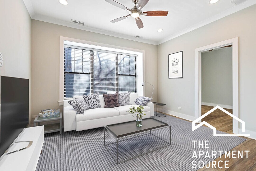 1946 W Nelson St, Unit 2E in Chicago, IL - Building Photo