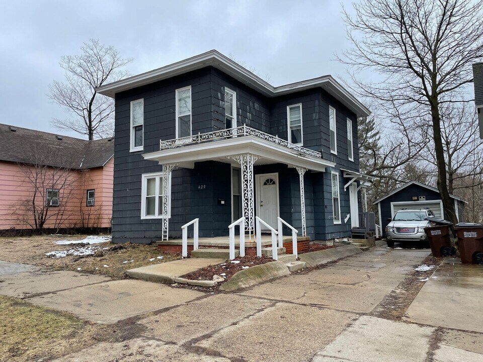 420 E Harris St in Cadillac, MI - Building Photo