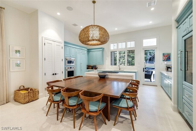 property at 2904 Tiburon Blvd E