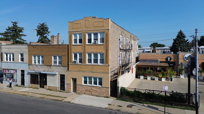 4852 W Diversey Ave in Chicago, IL - Building Photo - Building Photo