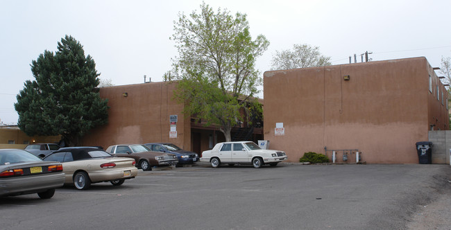 502 Utah St NE in Albuquerque, NM - Foto de edificio - Building Photo