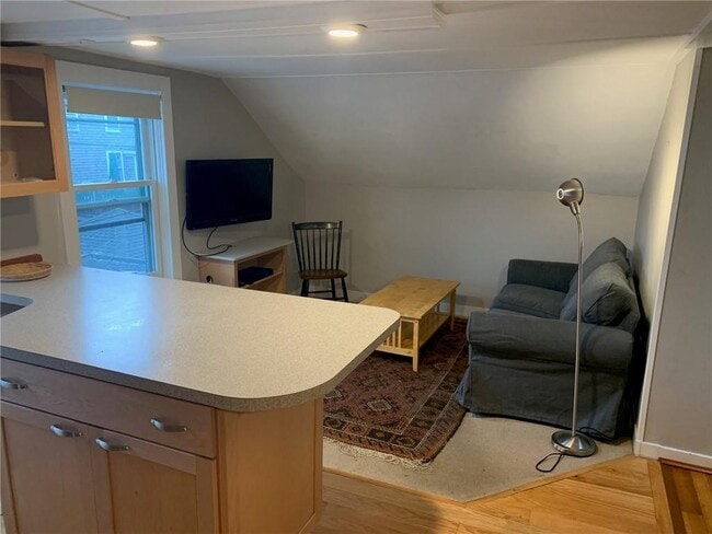 107 Prospect Hill St in Newport, RI - Building Photo - Building Photo