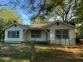 1982 Johnson St in Montgomery, AL - Building Photo