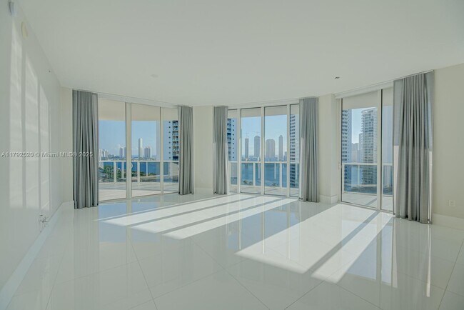 4100 Island Blvd in Aventura, FL - Building Photo - Building Photo