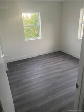 1710 NW 1st Ct-Unit -2 in Miami, FL - Foto de edificio - Building Photo