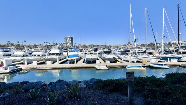 1202 N Pacific St, Unit Harbor Condo in Oceanside, CA - Building Photo - Building Photo