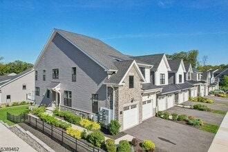 2 Lawrence Ln in Denville, NJ - Building Photo - Building Photo