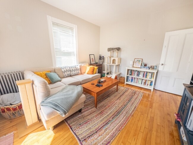 35-1/2 Essex St in Cambridge, MA - Building Photo - Building Photo