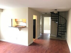 750 Barnaby St SE, Unit 202 in Washington, DC - Building Photo - Building Photo