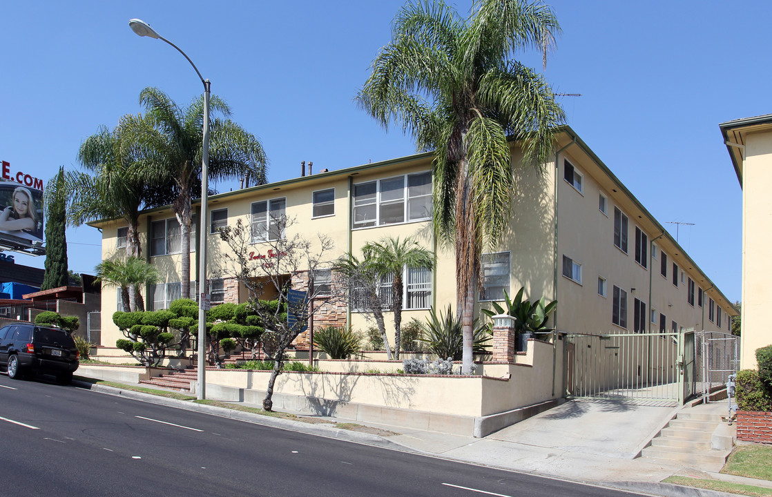 Ladera Gardens in Los Angeles, CA - Building Photo